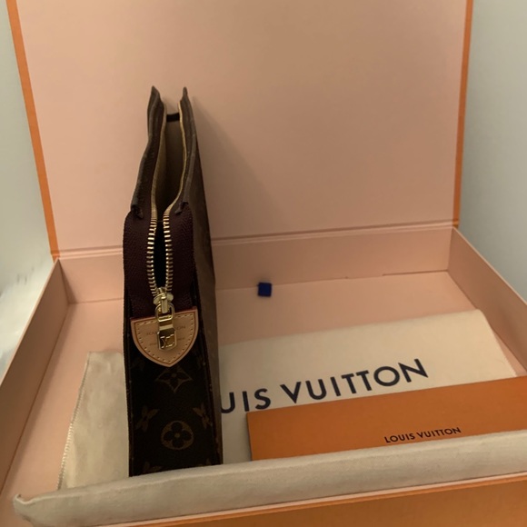 SOLD Brand New Authentic Louis Vuitton Toiletry 26 - Picture 5 of 10